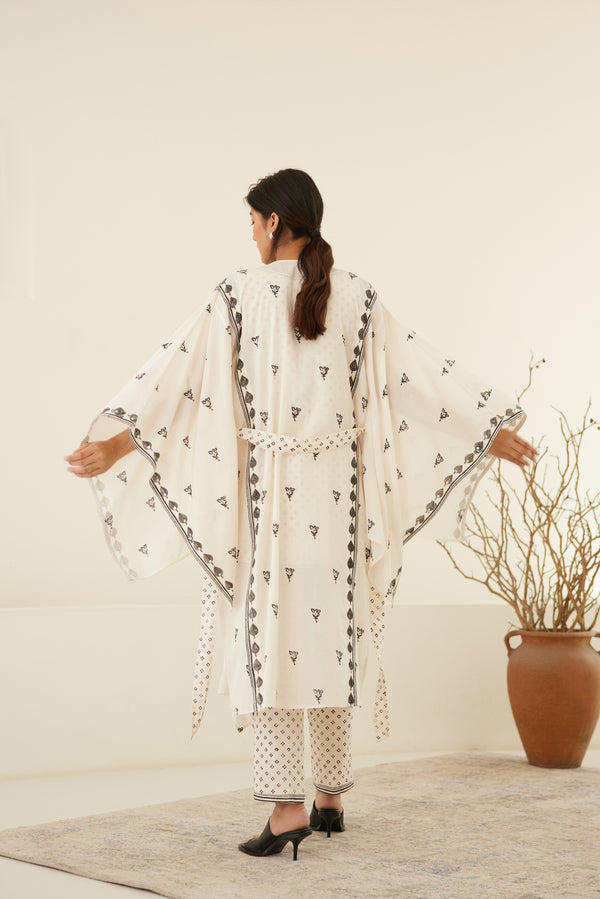Vanilla White - Beluga Black Kimono Set.