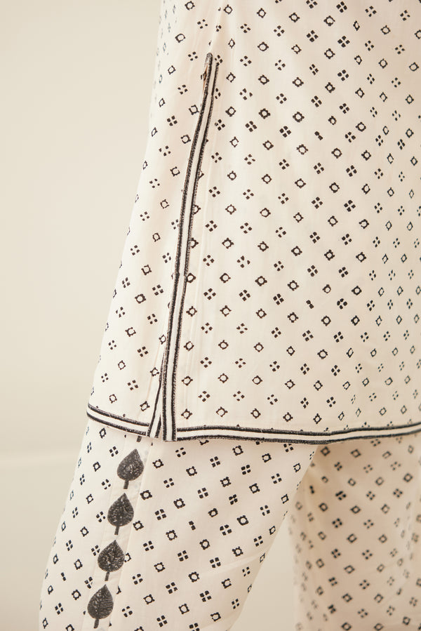 Vanilla White - Beluga Black Kimono Set.