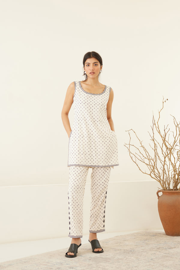 Vanilla White - Beluga Black Kimono Set.