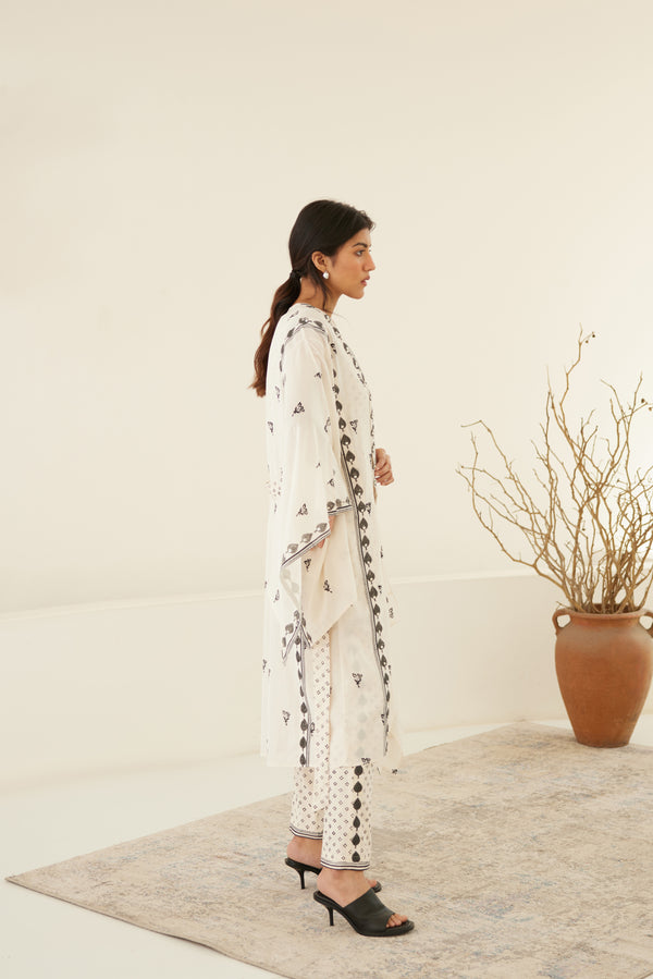 Vanilla White - Beluga Black Kimono Set.