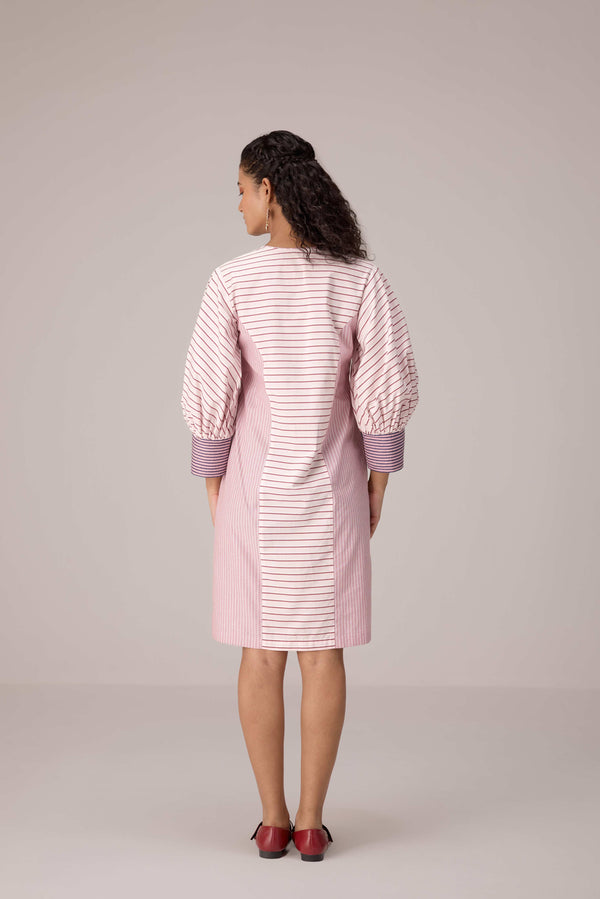 Relaxed cotton tunic dress in striped cotton panels, voluminous 3 quarter sleeves with textured cups.