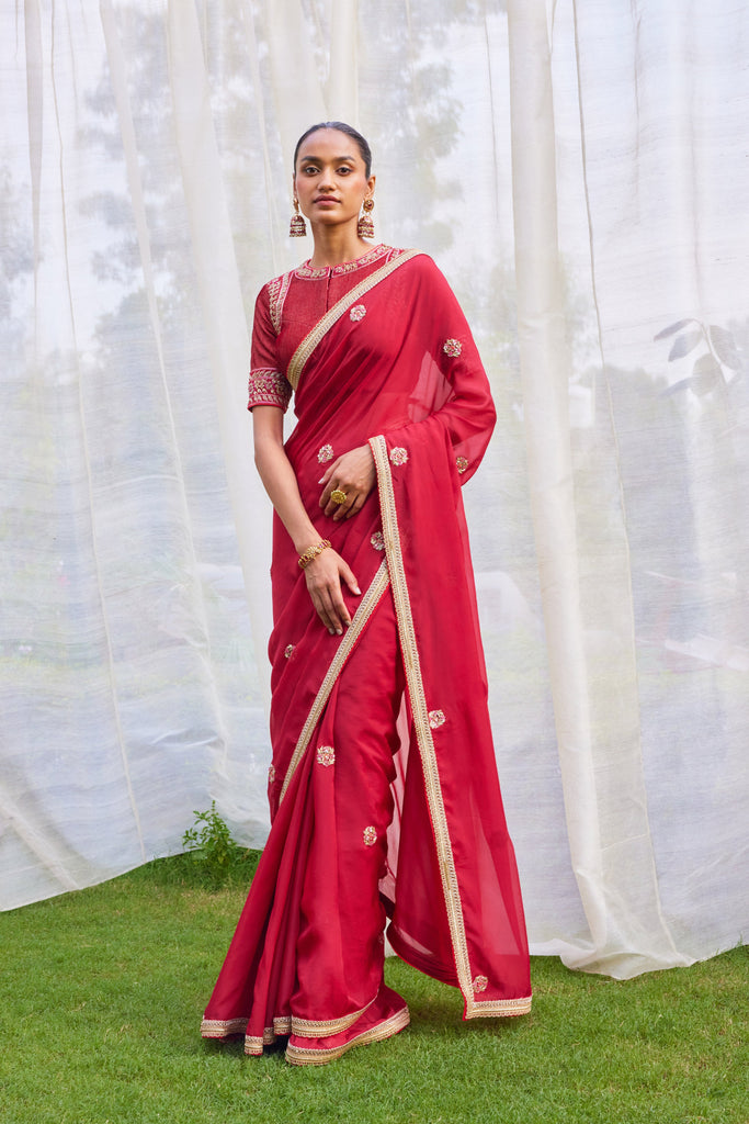 Aggregate more than 124 maroon colour saree contrast blouse