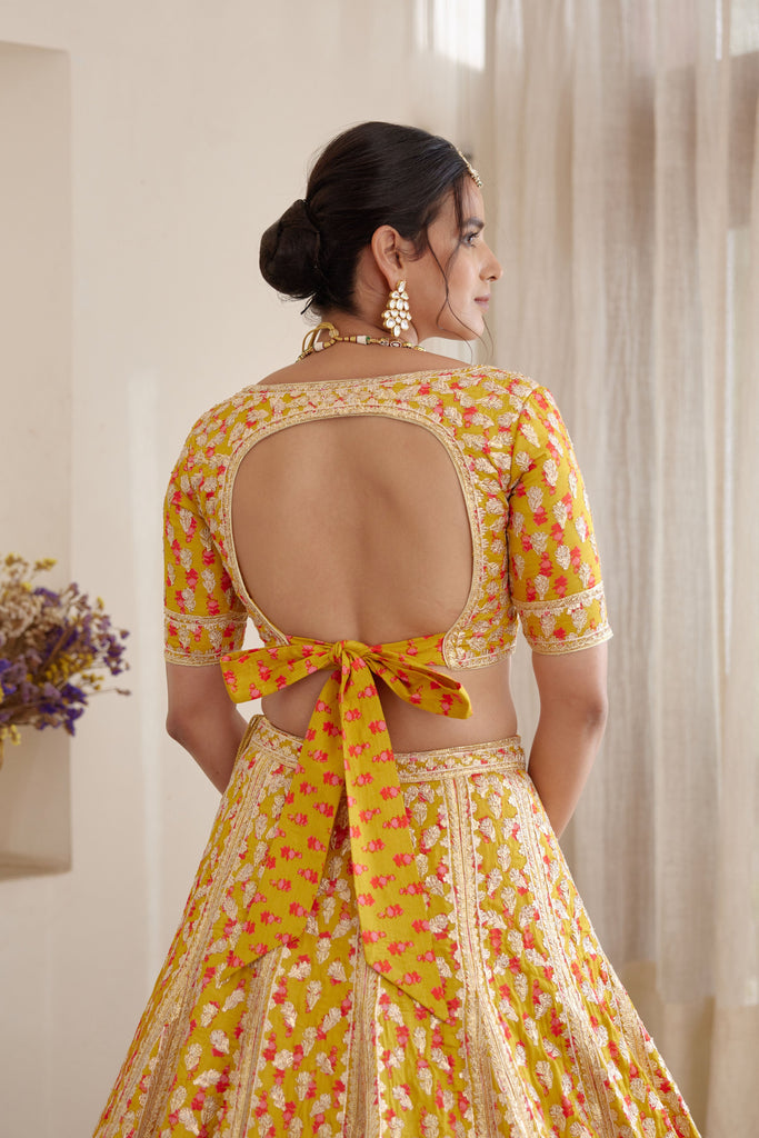 Yellow Pure Katan Silk Brocade Banarasi Lehenga With Embroidered Blous –  WeaverStory