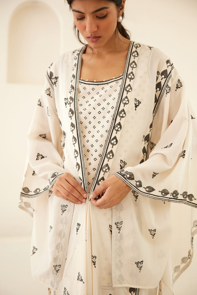 Vanilla White - Beluga Black Kimono Set.