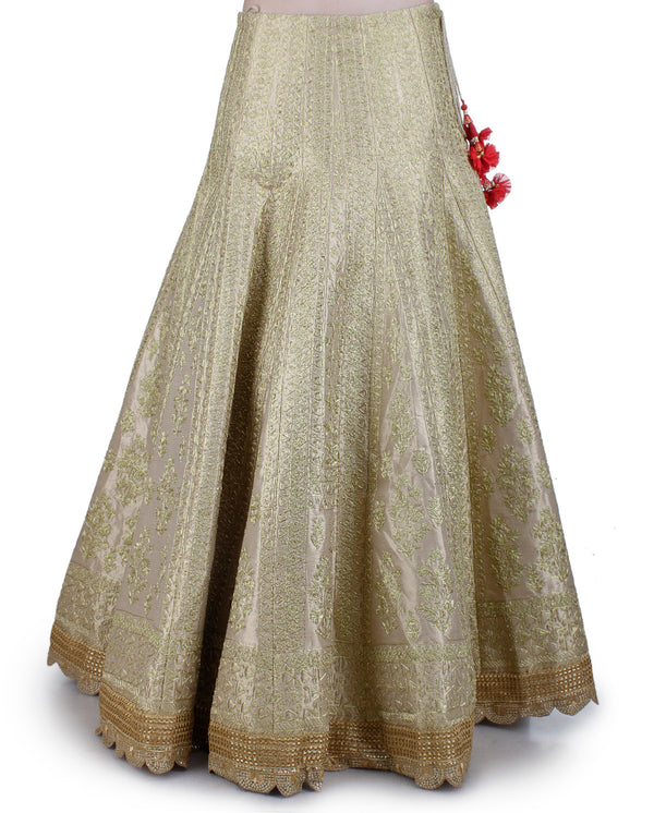 CHAMPAGNE SILK LEHENGA SET.