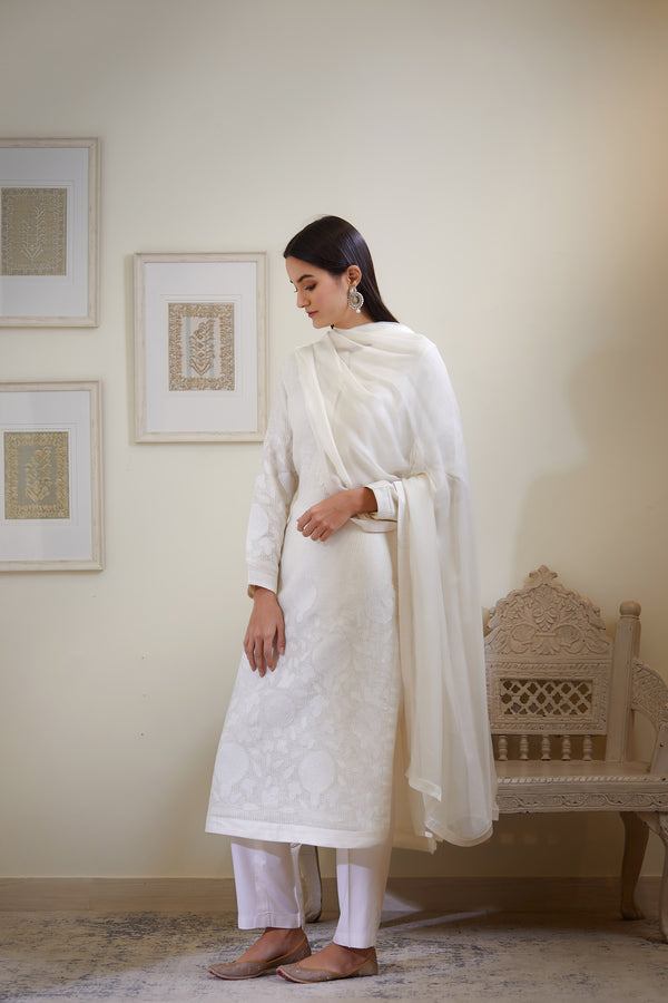 Ivory Appliqué Kurta Set.