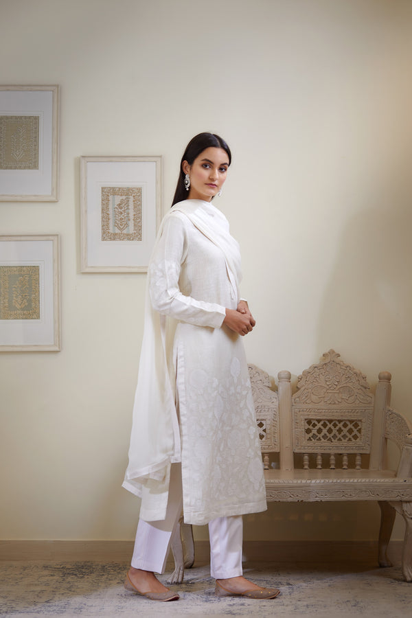 Ivory Appliqué Kurta Set.