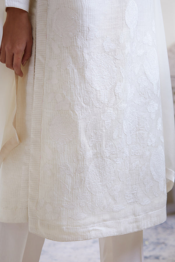 Ivory Appliqué Kurta Set.